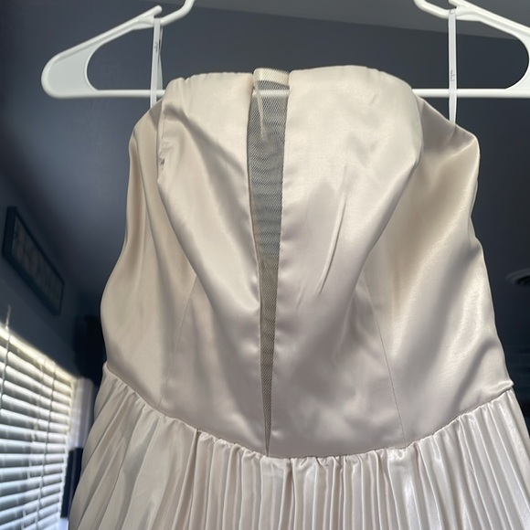 Women’s Dress - Picture 2 of 3